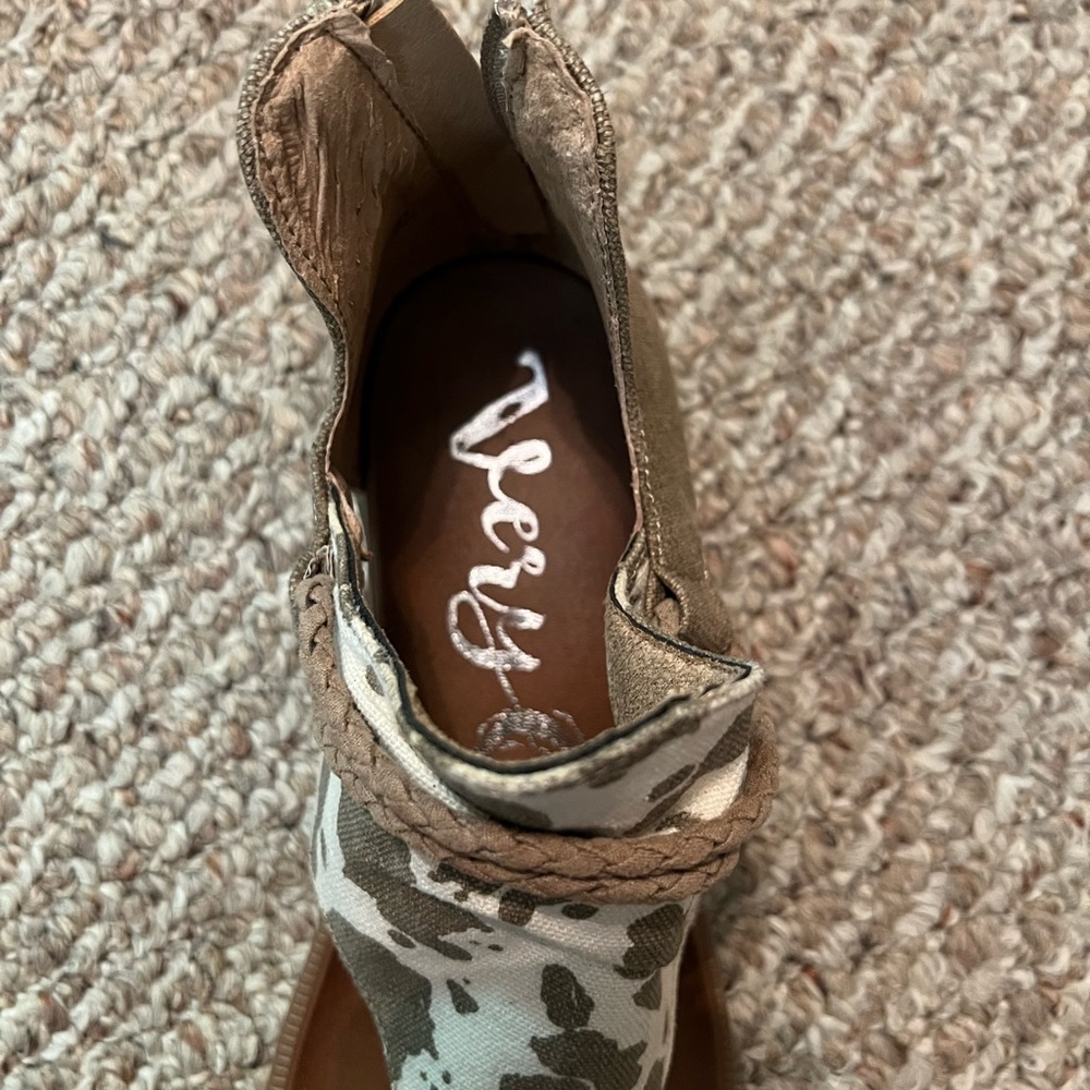 Sandals - Picture 4 of 6